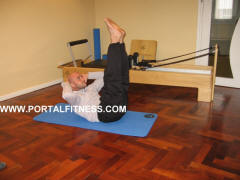 Abdominales con Piernas Estiradas. Pilates 3. Curso de Pilates Mat