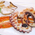 Receta: Pulpo a la parrilla con crema de zanahorias y champiñones